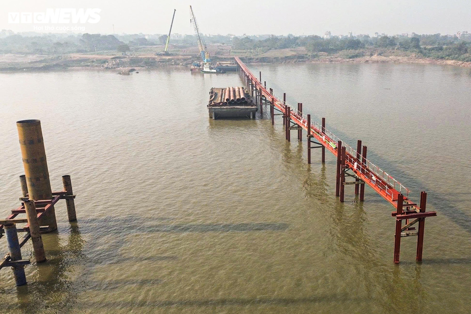 Cận cảnh công trường thi công cầu Thượng Cát hơn 7.300 tỷ đồng bắc qua sông Hồng- Ảnh 7.