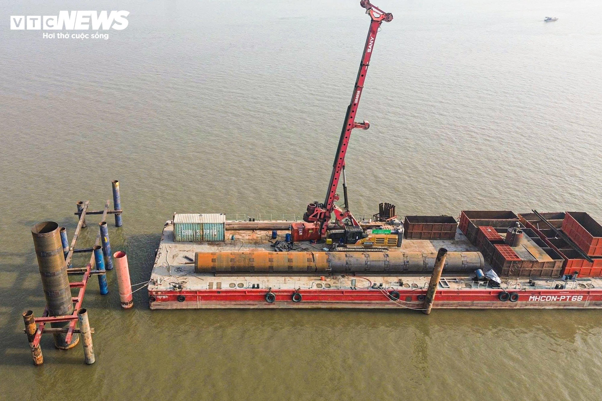 Cận cảnh công trường thi công cầu Thượng Cát hơn 7.300 tỷ đồng bắc qua sông Hồng- Ảnh 8.