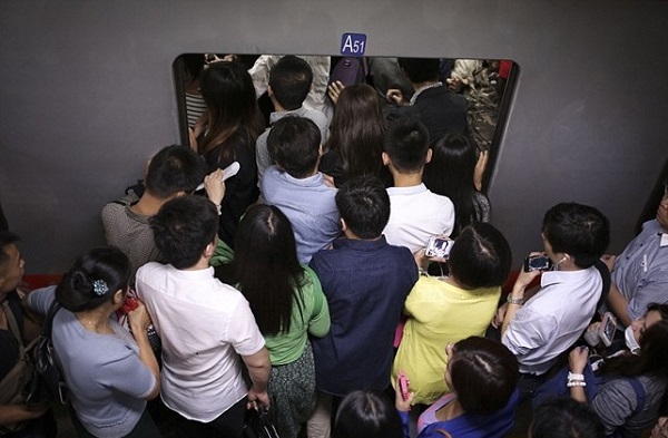 Thường làm 4 việc này khi đi thang máy chính là biểu hiện của EQ thấp- Ảnh 1.