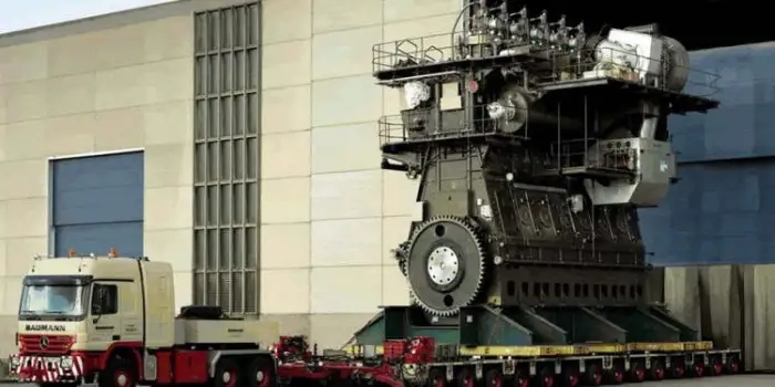 Chiêm ngưỡng "quái vật" động cơ đốt trong lớn nhất thế giới: Nặng 2.300 tấn, đốt 250 tấn nhiên liệu/ngày - Ảnh 1.