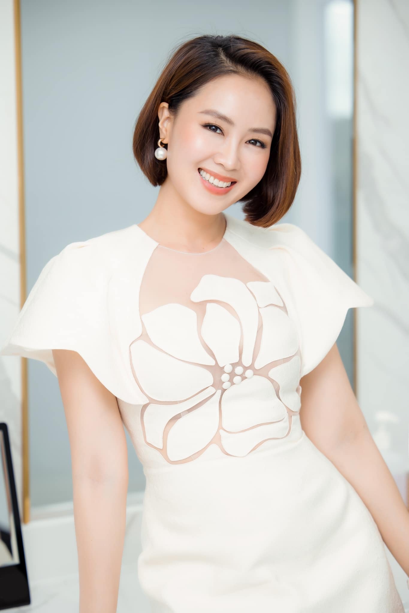 Mỹ nhân được cả showbiz nâng niu như báu vật, 42 tuổi vẫn là "bức họa" thời trang triệu người mê - Ảnh 2.