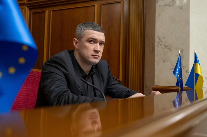 Tân Bộ trưởng Quốc phòng trẻ nhất lần đầu tiết lộ con số "bất ngờ" trong quân đội Ukraine- Ảnh 1.