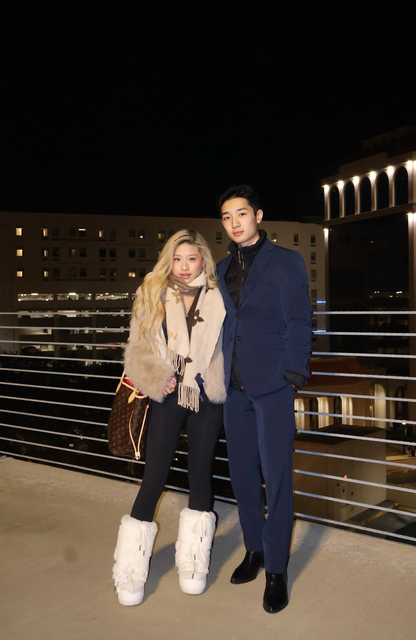 Louis Phạm lại "flex" sang chảnh, "xả kho" ảnh tình tứ bên bạn trai thiếu gia - Ảnh 2.