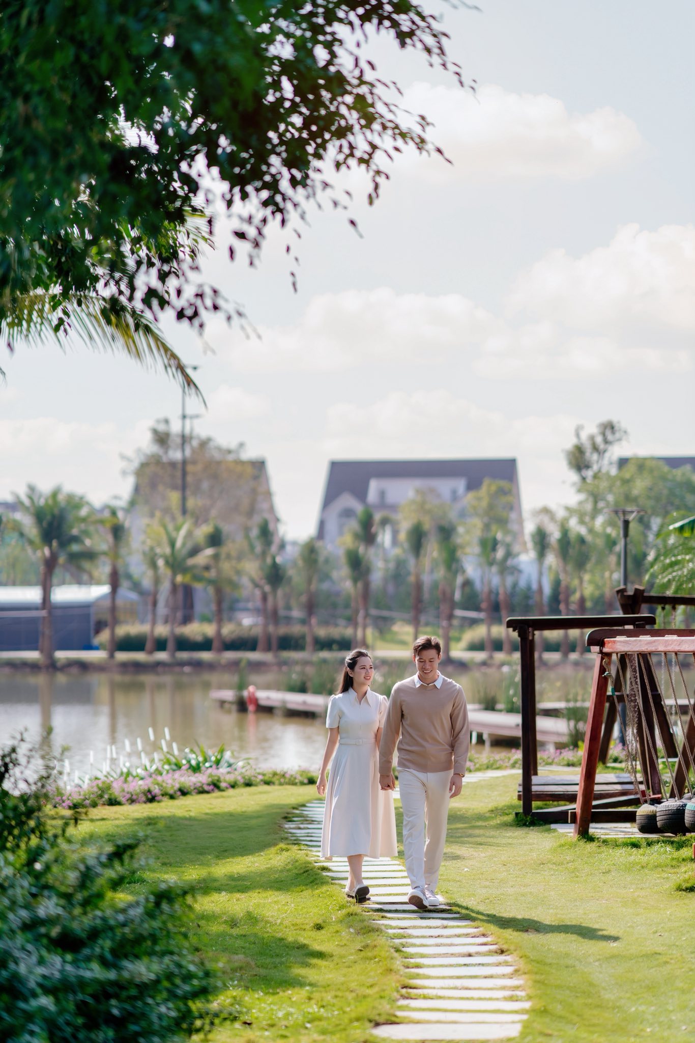 Ngắm bộ ảnh đẹp như ngôn tình của đội trưởng tuyển Việt Nam bên Hoa khôi Đại học Vinh và con gái nhỏ- Ảnh 10.