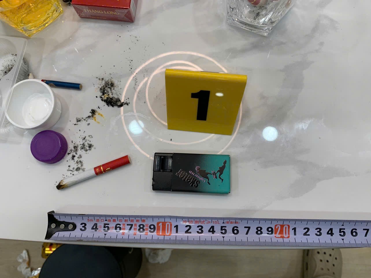 Ập vào chung cư, bắt quả tang Nguyễn Thị Huệ Trinh SN 2002 và 3 người khác - Ảnh 2.