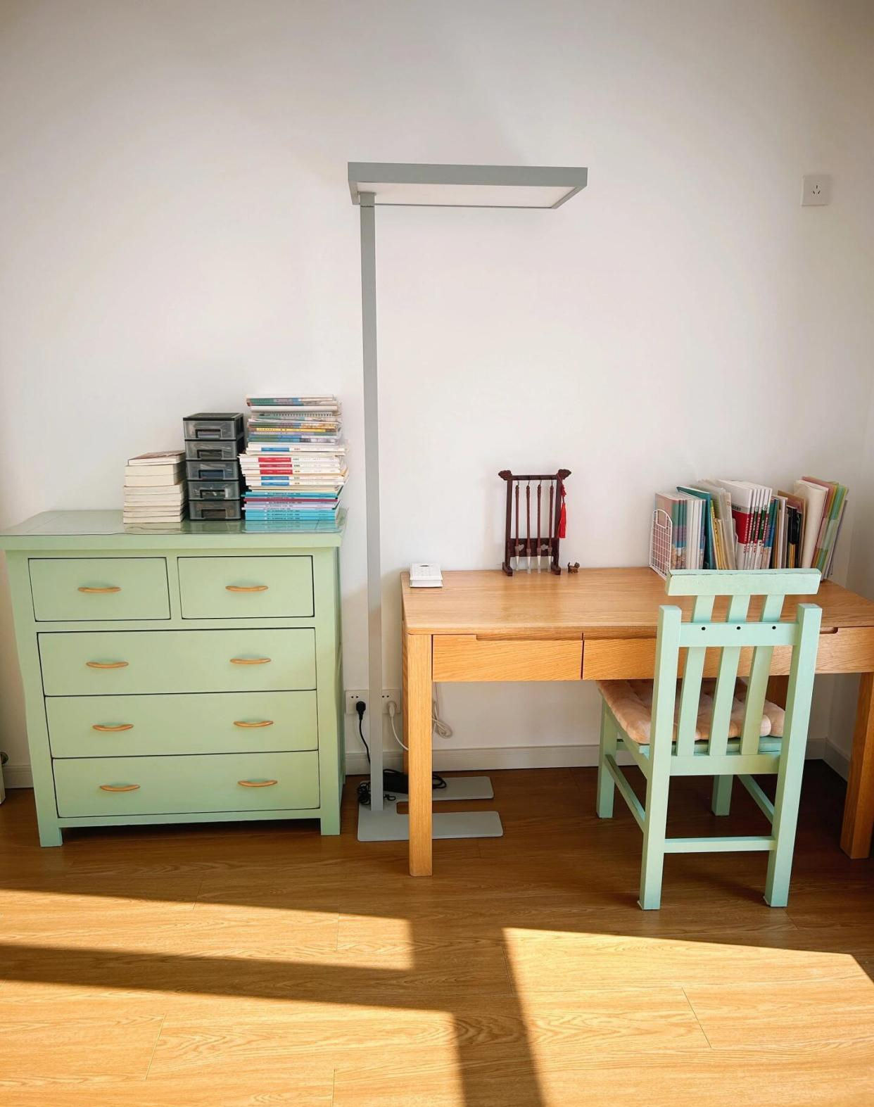 Ngoài 40 tuổi, người phụ nữ sống trong căn nhà gần như trống rỗng và đây là lý do- Ảnh 4.