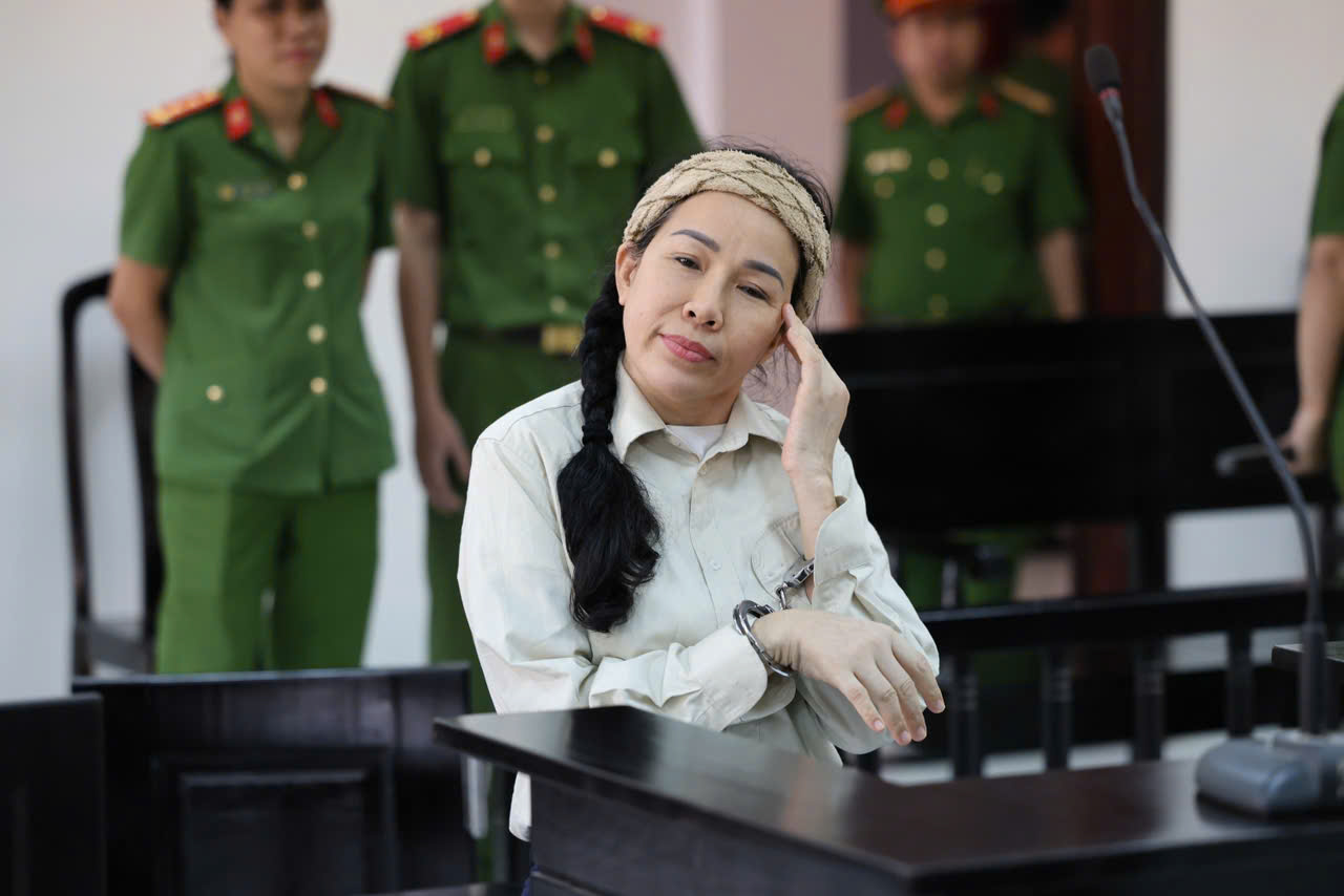 Vợ chồng bà Nguyễn Phương Hằng không đến toà theo giấy triệu tập, bà Đinh Lan muốn hoãn phiên toà- Ảnh 3.