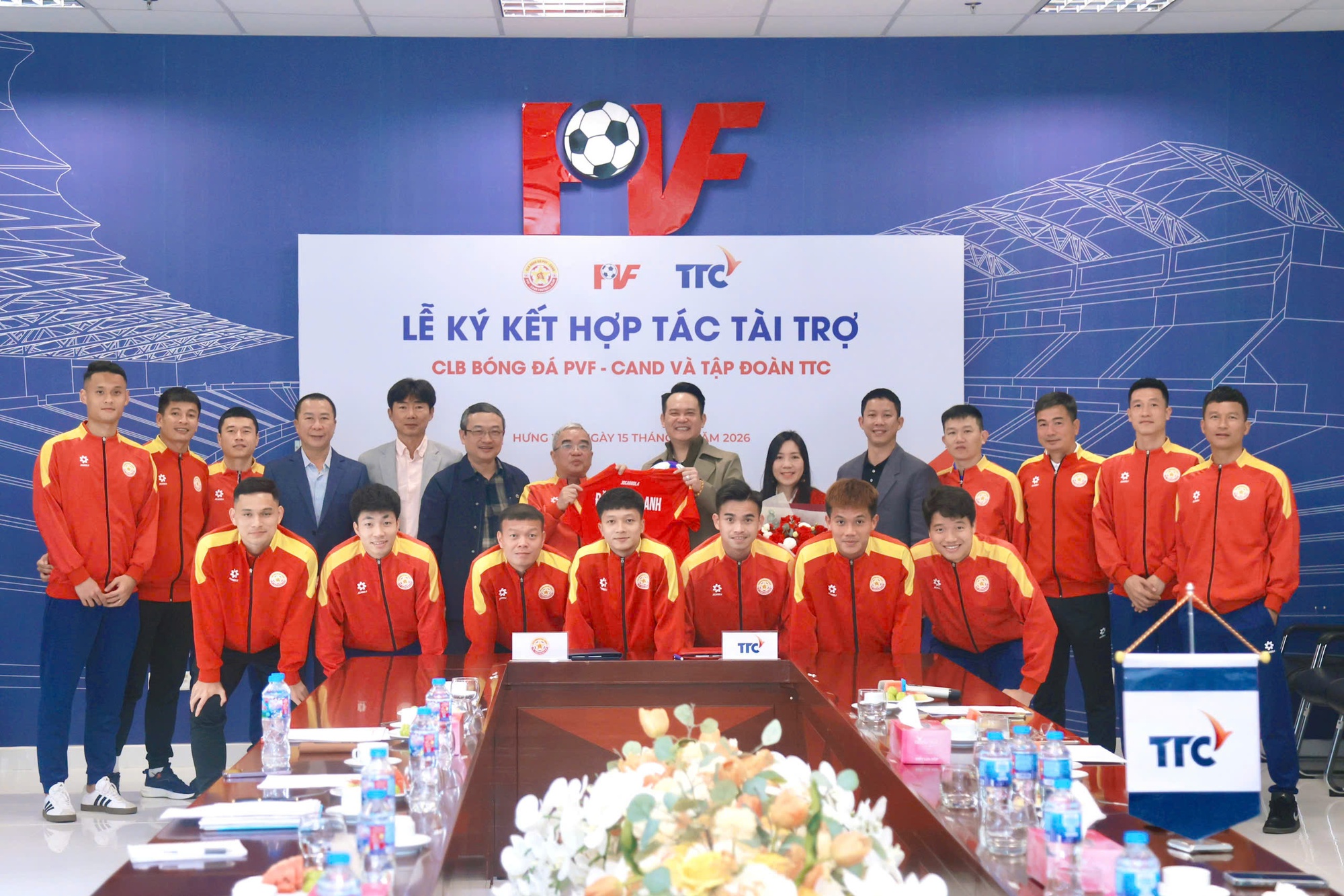 Tập Đoàn Ttc Ký Kết Hợp Tác Tài Trợ Với Clb Bóng Đá Pvf - Cand - Ảnh 2.