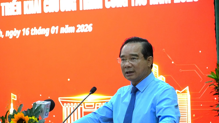 Chủ tịch TP.HCM nói về thời điểm 'giải bài toán' kẹt xe, ô nhiễm môi trường- Ảnh 1.