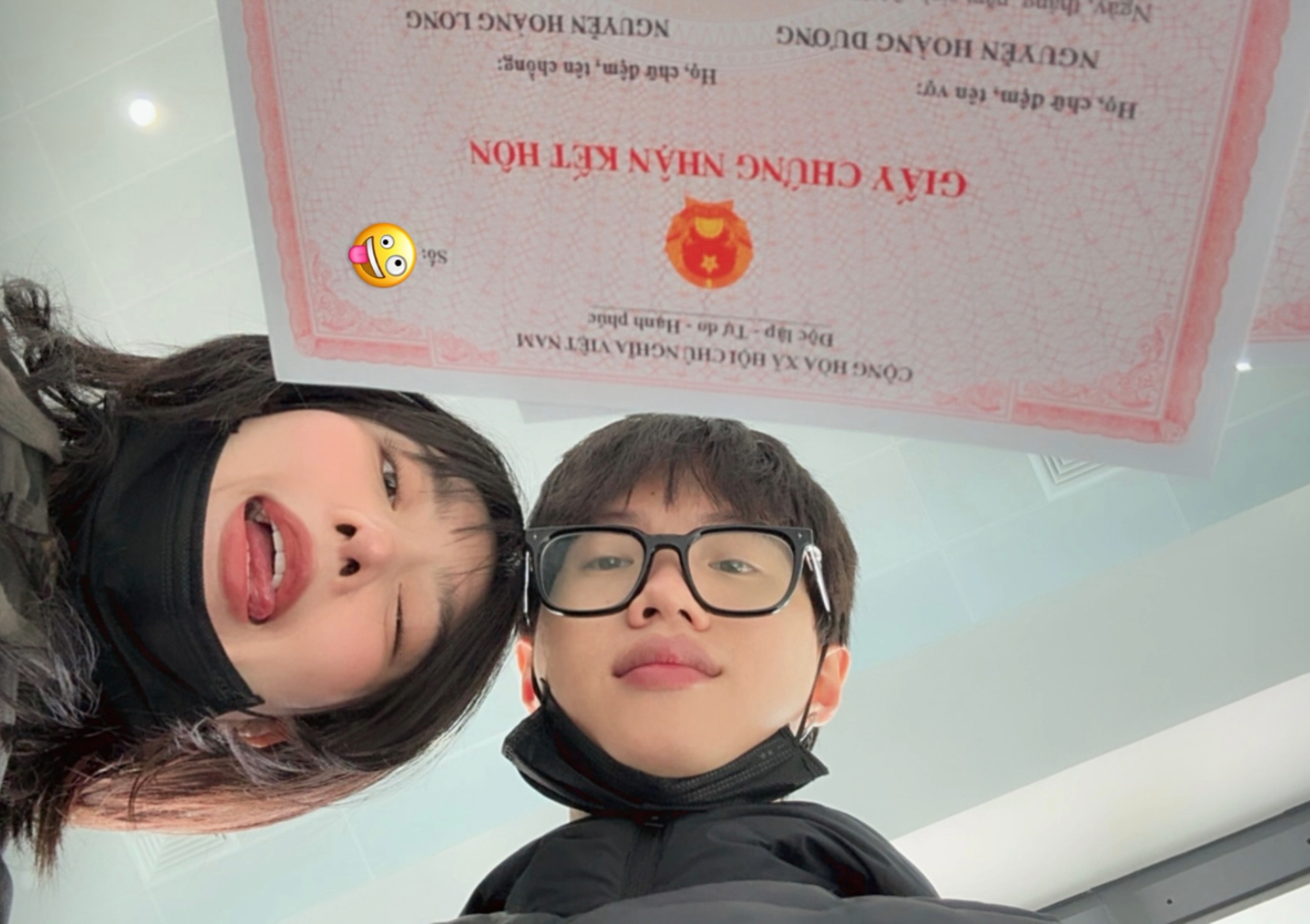 1 nam rapper Việt và quản lý đăng ký kết hôn- Ảnh 1.