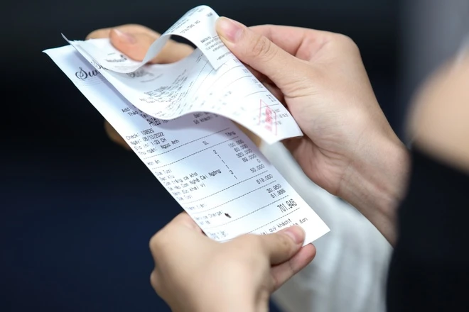 Mời họp lớp 15 người, đến nơi gấp đôi "quân số": Chủ tiệc làm một điều khiến cả bàn ăn chết lặng- Ảnh 2.