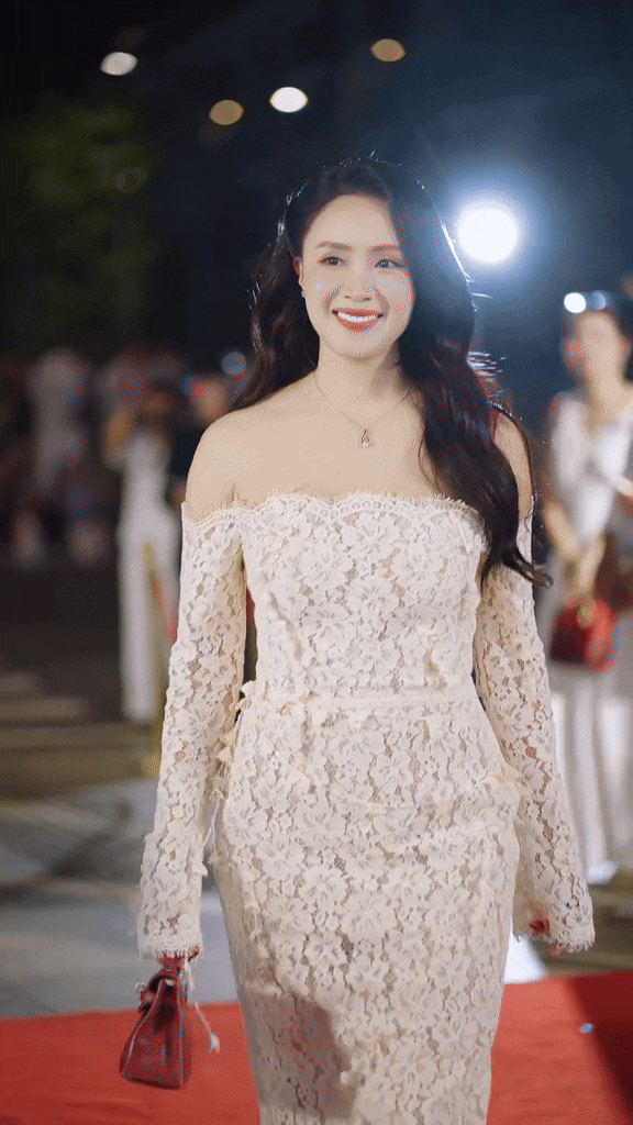 Mỹ nhân được cả showbiz nâng niu như báu vật, 42 tuổi vẫn là "bức họa" thời trang triệu người mê - Ảnh 10.