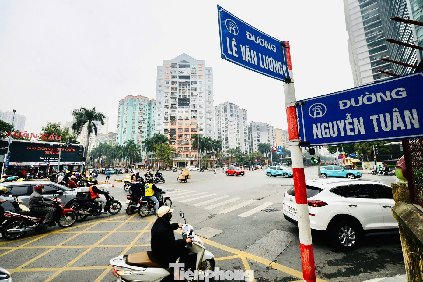 Diện mạo mới tại 'điểm nóng' Lê Văn Lương - Hoàng Minh Giám sau cải tạo- Ảnh 8.