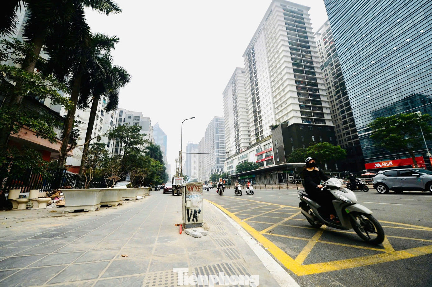 Diện mạo mới tại 'điểm nóng' Lê Văn Lương - Hoàng Minh Giám sau cải tạo- Ảnh 6.