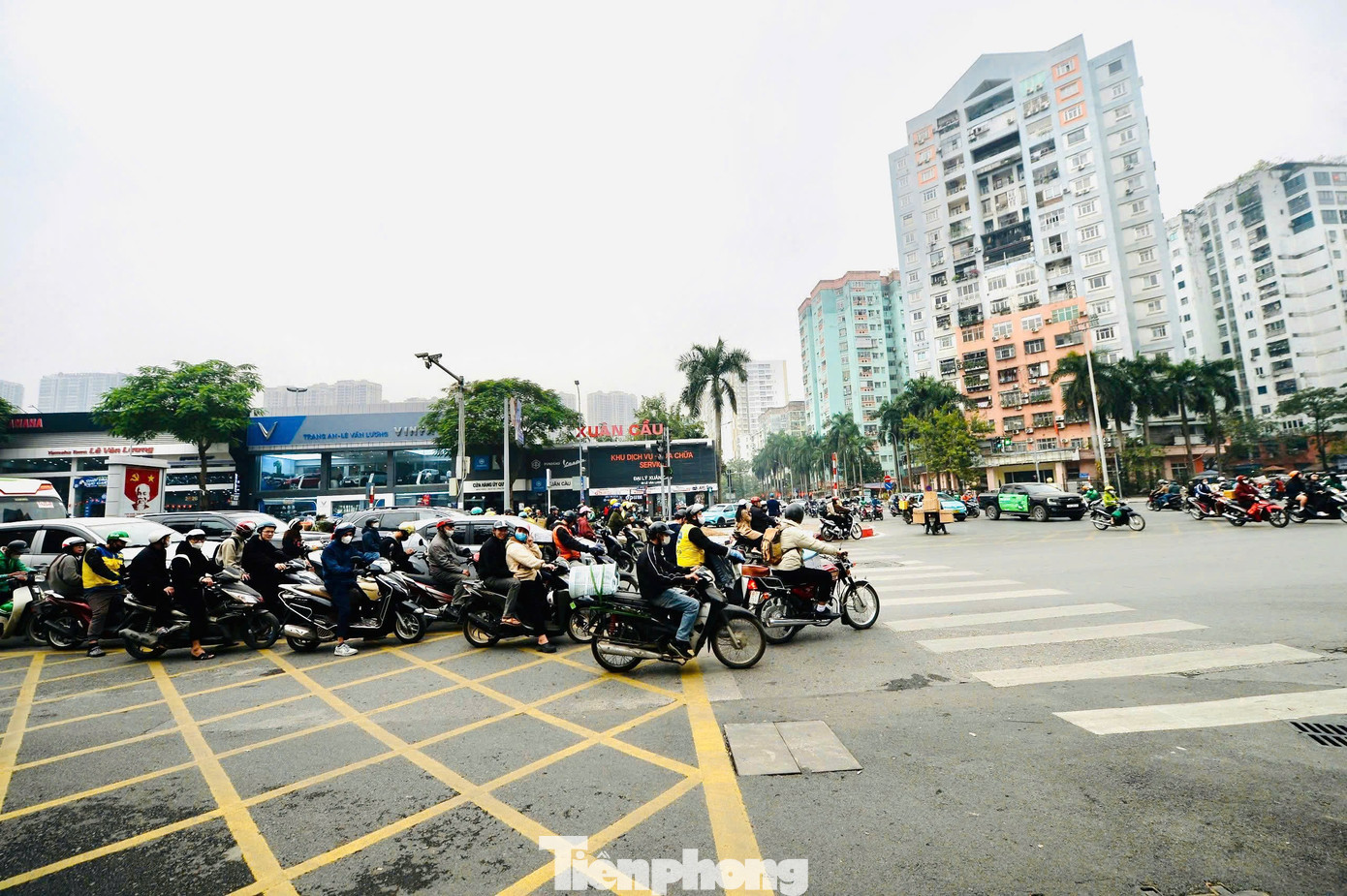 Diện mạo mới tại 'điểm nóng' Lê Văn Lương - Hoàng Minh Giám sau cải tạo- Ảnh 9.