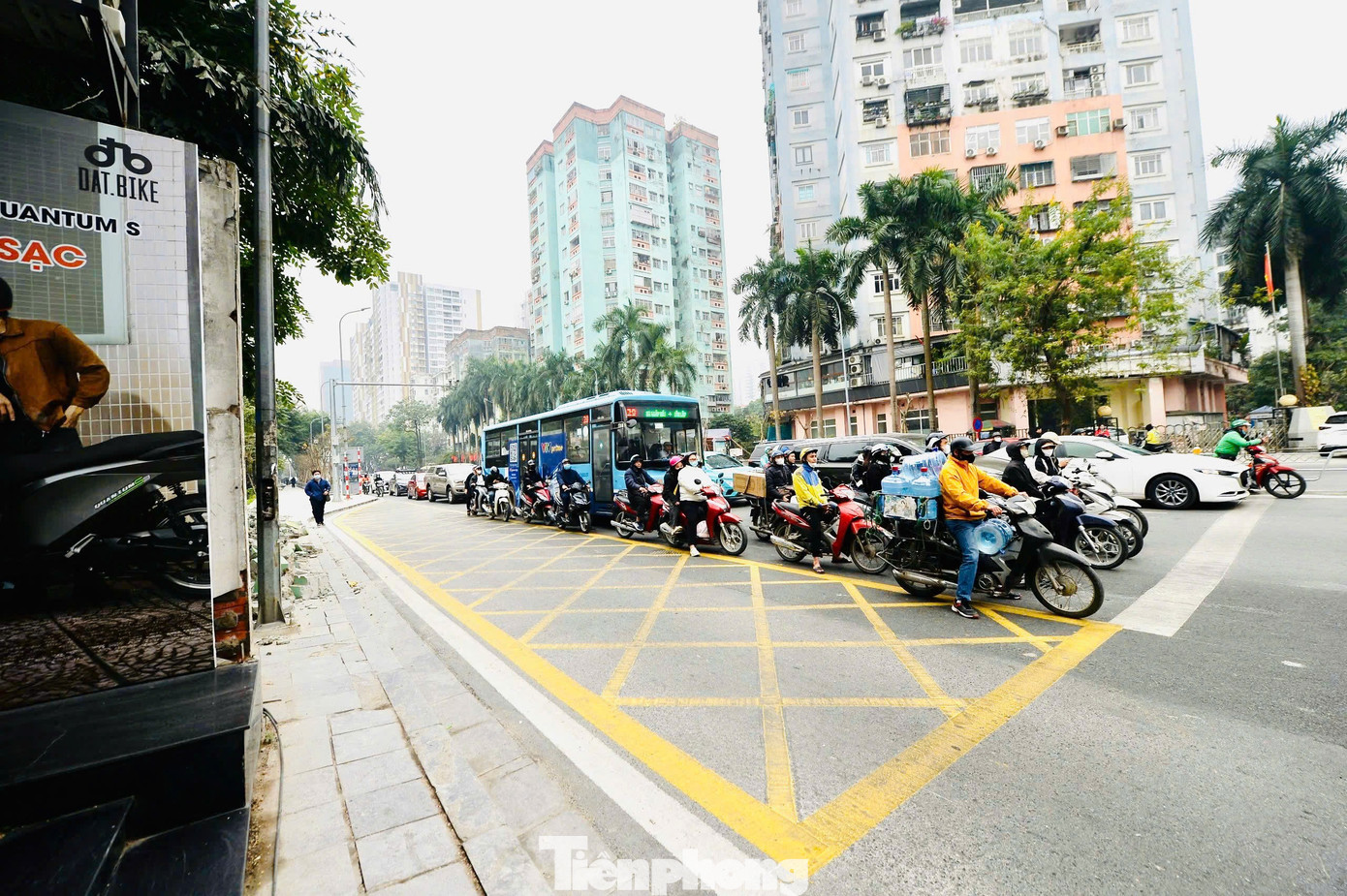 Diện mạo mới tại 'điểm nóng' Lê Văn Lương - Hoàng Minh Giám sau cải tạo- Ảnh 11.
