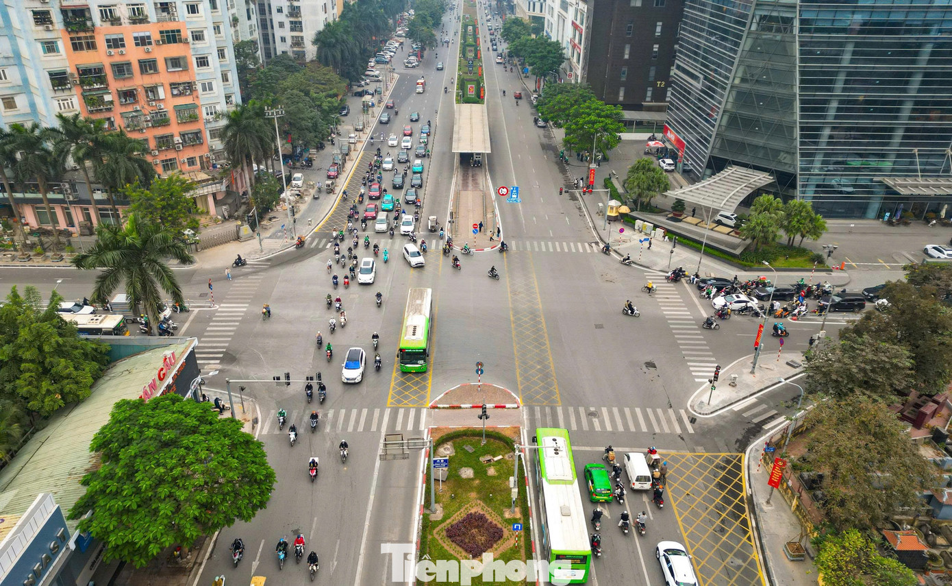 Diện mạo mới tại 'điểm nóng' Lê Văn Lương - Hoàng Minh Giám sau cải tạo- Ảnh 3.