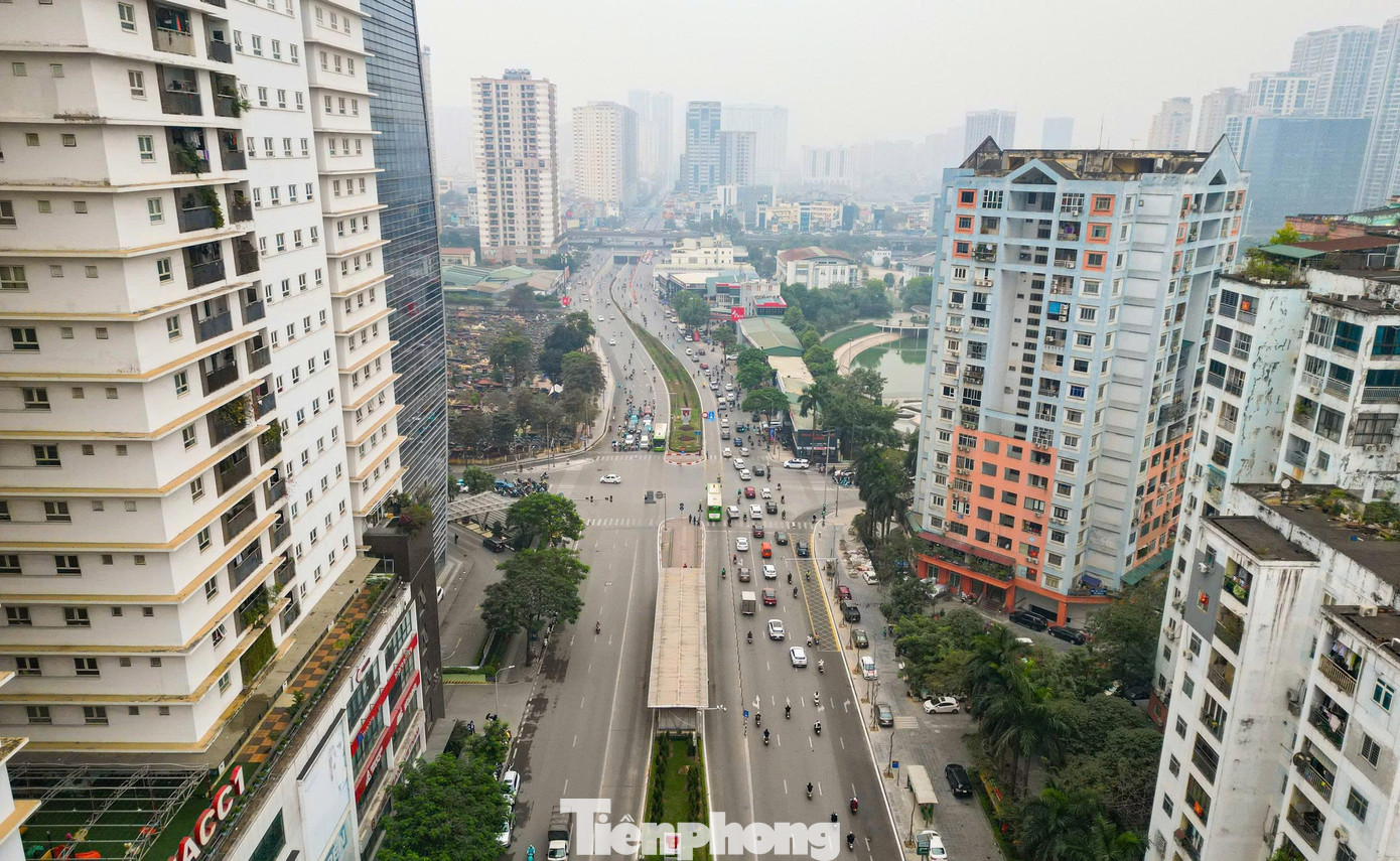 Diện mạo mới tại 'điểm nóng' Lê Văn Lương - Hoàng Minh Giám sau cải tạo- Ảnh 1.
