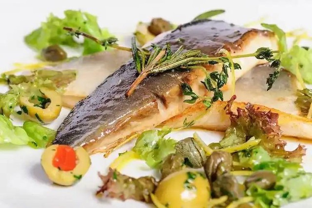 Phụ nữ sau 40 tuổi nên ăn đều 8 loại thực phẩm này: Toàn “chất béo tốt” giúp tim khỏe, da mịn và trẻ lâu một cách tự nhiên- Ảnh 1.