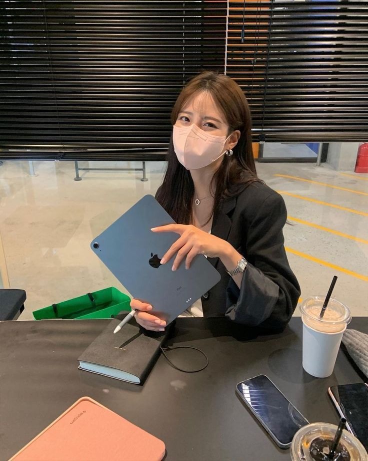 Xưa từng ước lương 10 triệu là giàu, giờ lương 30 triệu vẫn chẳng thấy khá hơn- Ảnh 1.