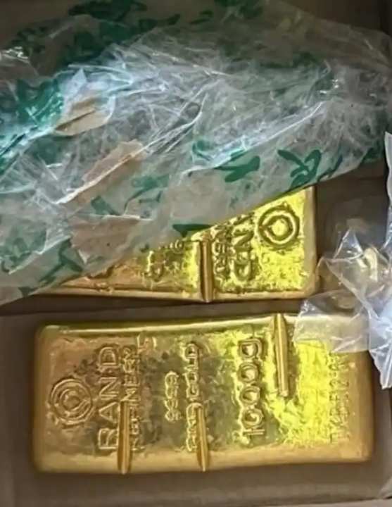 Shipper giao tới 2kg vàng ròng, trị giá hơn 4 tỷ đồng, người phụ nữ lập tức báo cảnh sát vào cuộc: "Tôi rất lo sợ"- Ảnh 1.