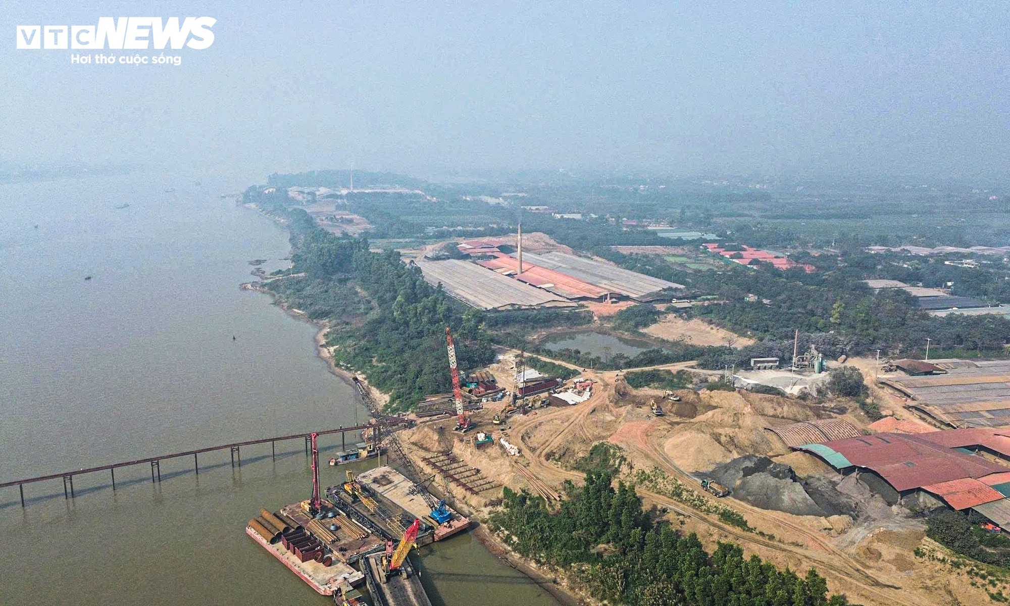 Cận cảnh công trường thi công cầu hơn 3.400 tỷ đồng nối Hà Nội - Phú Thọ- Ảnh 12.