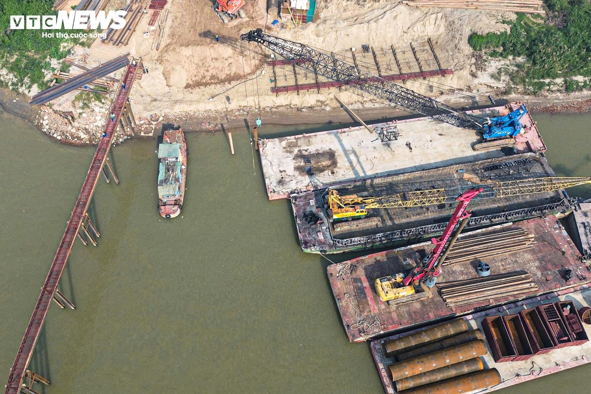 Cận cảnh công trường thi công cầu hơn 3.400 tỷ đồng nối Hà Nội - Phú Thọ- Ảnh 7.