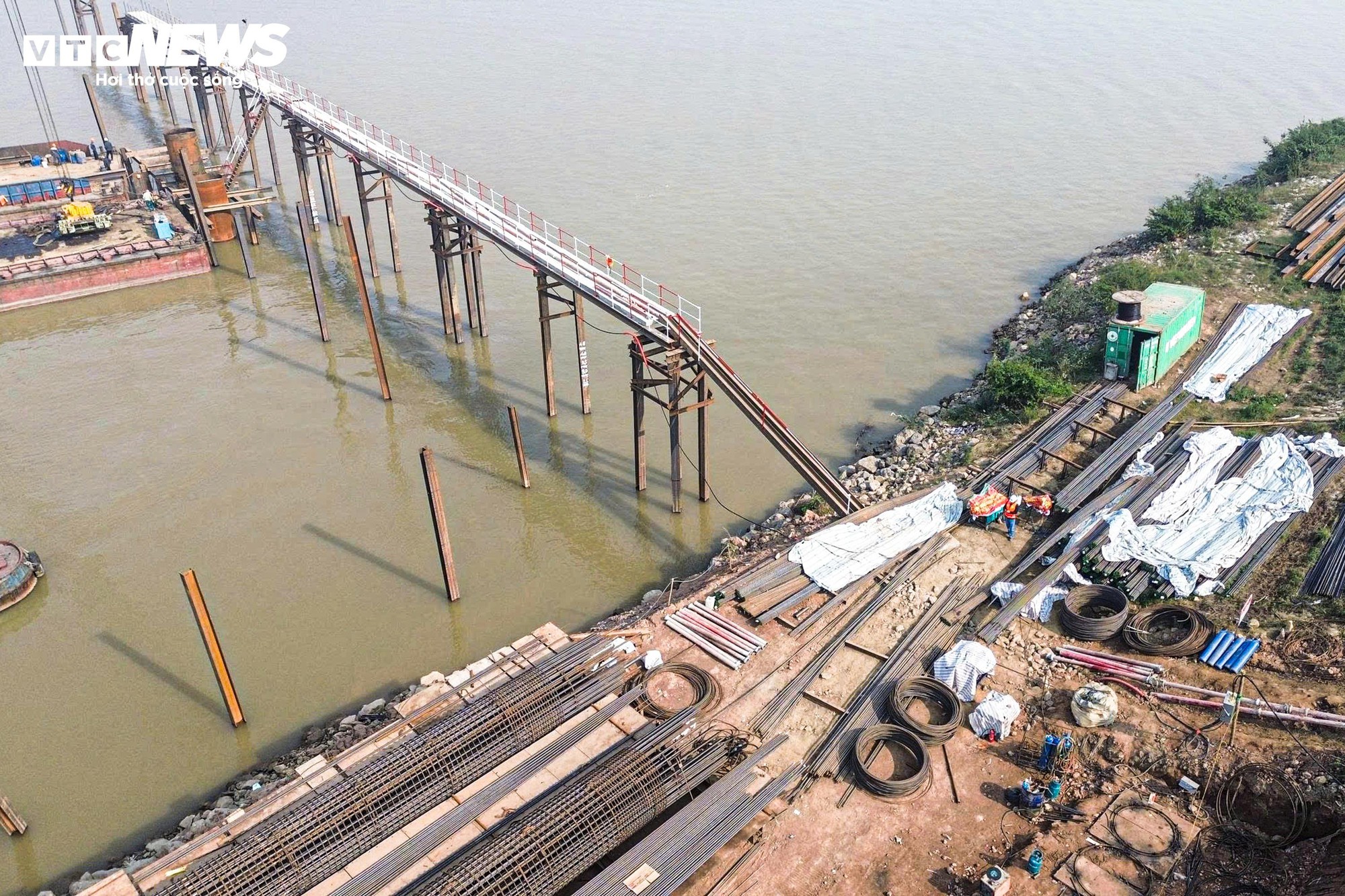 Cận cảnh công trường thi công cầu hơn 3.400 tỷ đồng nối Hà Nội - Phú Thọ- Ảnh 8.