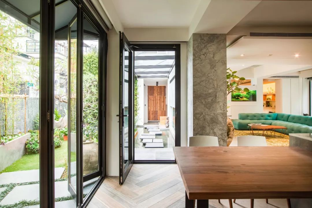 Con cái ra riêng, cặp vợ chồng trung niên bỏ 35 tỷ cải tạo nhà thành viện dưỡng lão tại gia cho chính mình- Ảnh 14.