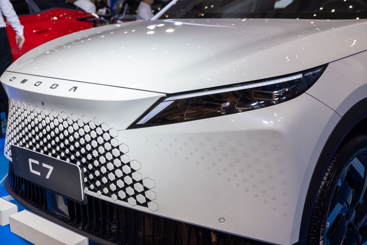 Omoda C7 chính thức nhận cọc tại Việt Nam: Giá dự kiến từ 839 triệu đồng, quyết đấu Mazda CX-5 bằng cấu hình PHEV và bảo hành 1 triệu km- Ảnh 3.