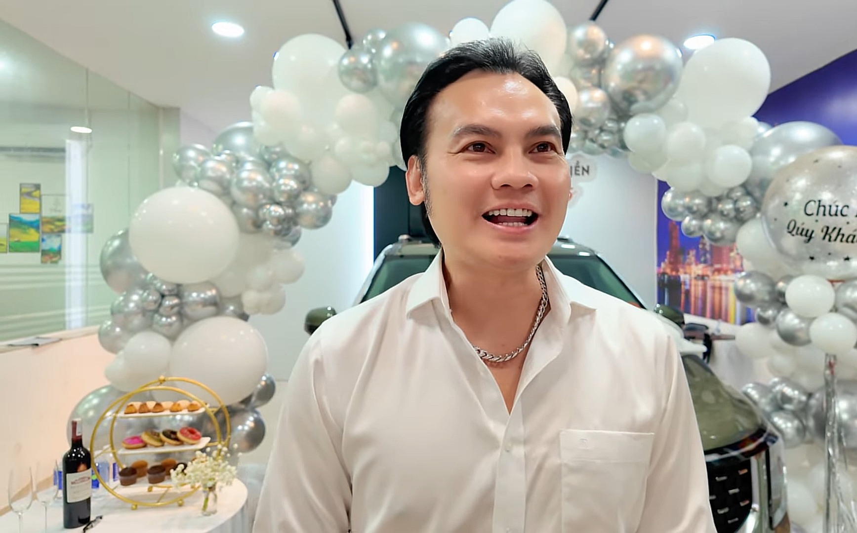 Nam NSƯT từ Mỹ về, đi "rước vợ mới" tiền tỷ: "Vài năm tôi đổi một lần"- Ảnh 2.