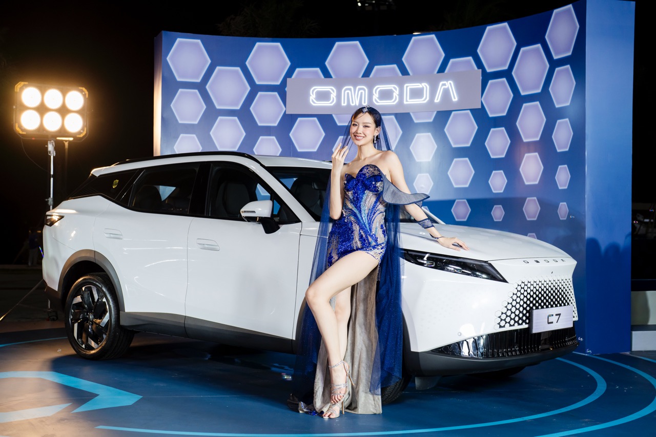 Omoda C7 chính thức nhận cọc tại Việt Nam: Giá dự kiến từ 839 triệu đồng, quyết đấu Mazda CX-5 bằng cấu hình PHEV và bảo hành 1 triệu km- Ảnh 1.