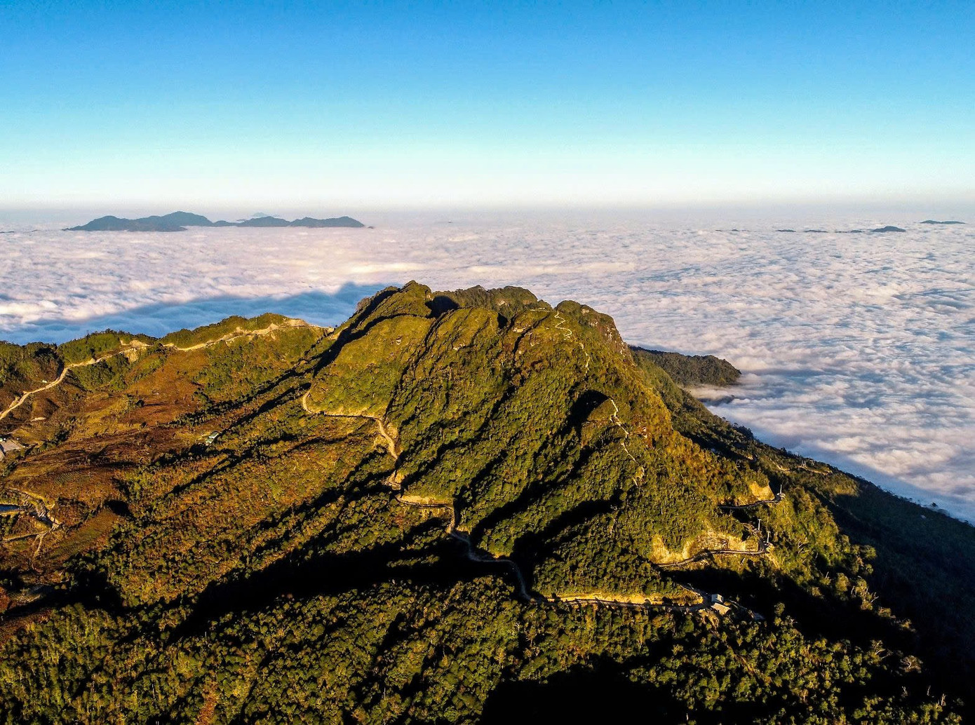 Chiêm ngưỡng biển mây ở 'chín tầng thang'- Ảnh 1.