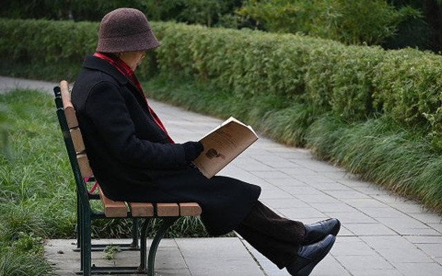 Tôi 70 tuổi, năm nào cũng nhận được rất nhiều tiền mừng tuổi mà không được tiêu, chỉ ước được nhận quà- Ảnh 1.