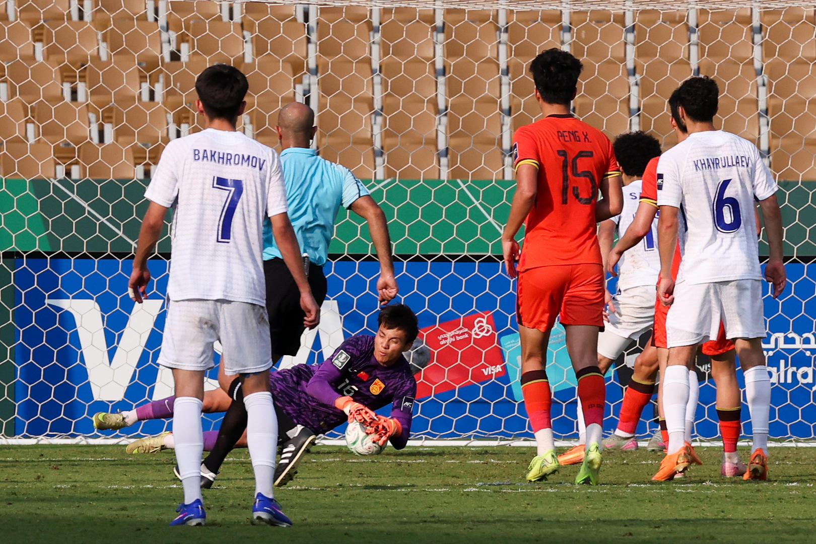 Thủ môn U23 Trung Quốc đang nổi như cồn trước trận gặp Việt Nam, được ví như “Vạn Lý Trường Thành di động” là ai?- Ảnh 4.