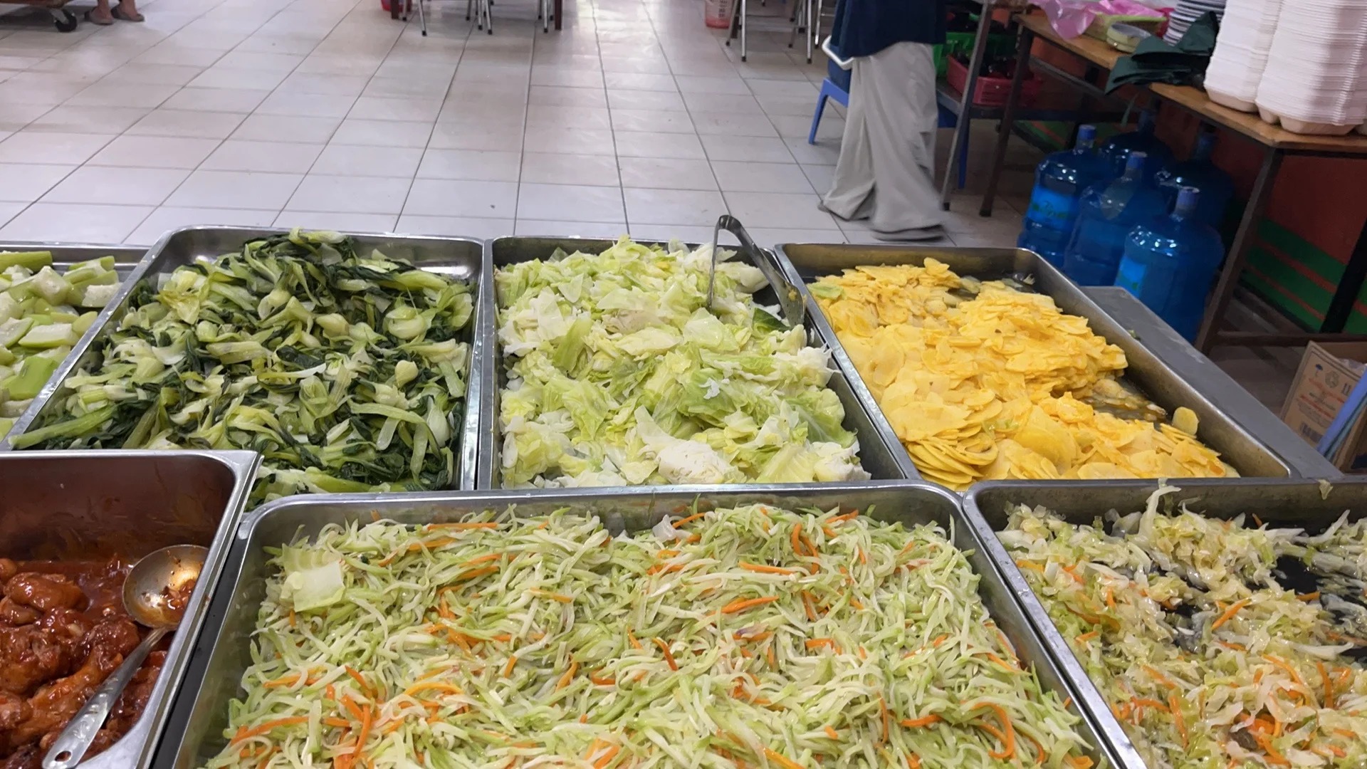 Suất cơm 30.000 đồng ở canteen ĐHQG Hà Nội có gì mà khiến DHS Trung Quốc phải lên bài đề xuất?- Ảnh 2.