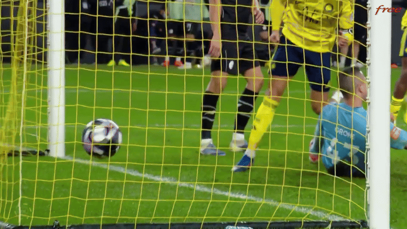 Một hành động gây phẫn nộ của Ronaldo- Ảnh 1.