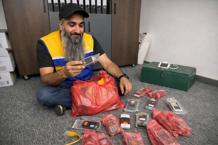 Đặt mua điện thoại Nokia, người đàn ông nhận hàng sau 16 năm- Ảnh 1.