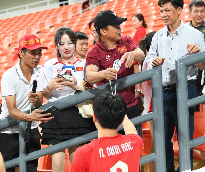 Đình Bắc nghẹn ngào lau nước mắt vì có lỗi với bố mẹ- Ảnh 4.