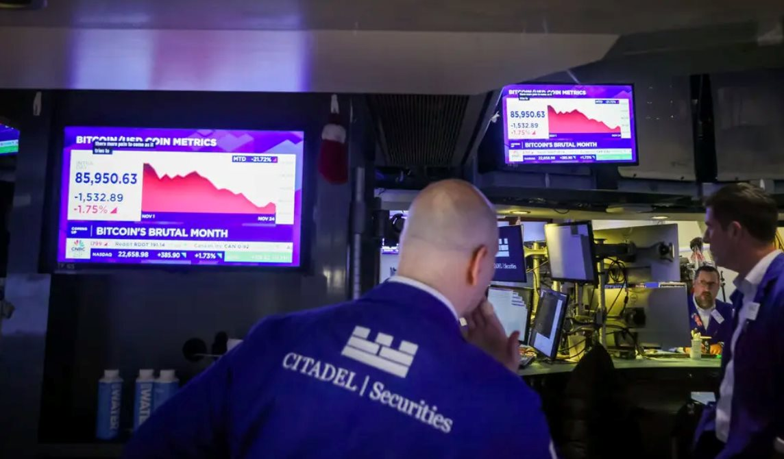 'Cú lừa' Bitcoin mang tên Strategy: Từng tích lượng Bitcoin vượt lượng vàng Mỹ cất trữ, nay có thể phải bán hết để trả 21 tỷ USD nợ, cổ phiếu rơi 70%- Ảnh 3.