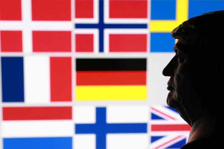 Ngoại trưởng Hà Lan gọi đòn thuế của ông Trump là 'tống tiền', EU họp khẩn- Ảnh 1.