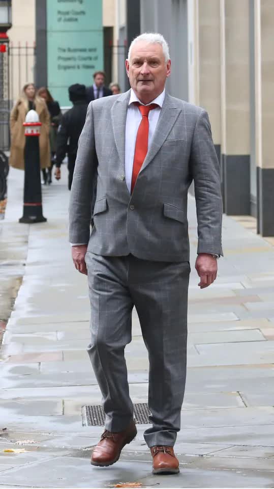 Mẹ qua đời để lại toàn bộ tài sản cho chị gái và anh rể, người đàn ông 70 tuổi đâm đơn kiện, đòi bồi thường 64 tỷ đồng- Ảnh 1.