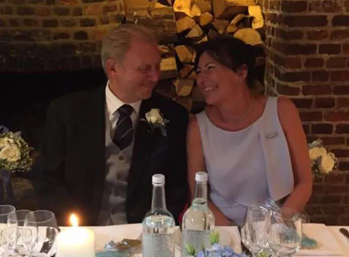 Mẹ qua đời để lại toàn bộ tài sản cho chị gái và anh rể, người đàn ông 70 tuổi đâm đơn kiện, đòi bồi thường 64 tỷ đồng- Ảnh 2.