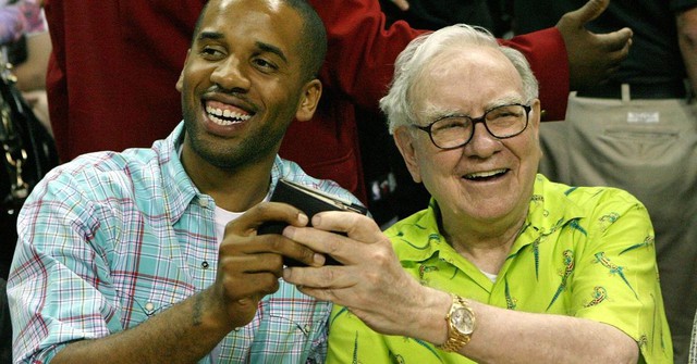 Tỷ phú top đầu của thế giới cũng chỉ đeo đồng hồ 1,2 triệu đồng - Khi người giàu nhất không cần chứng minh điều gì- Ảnh 3.