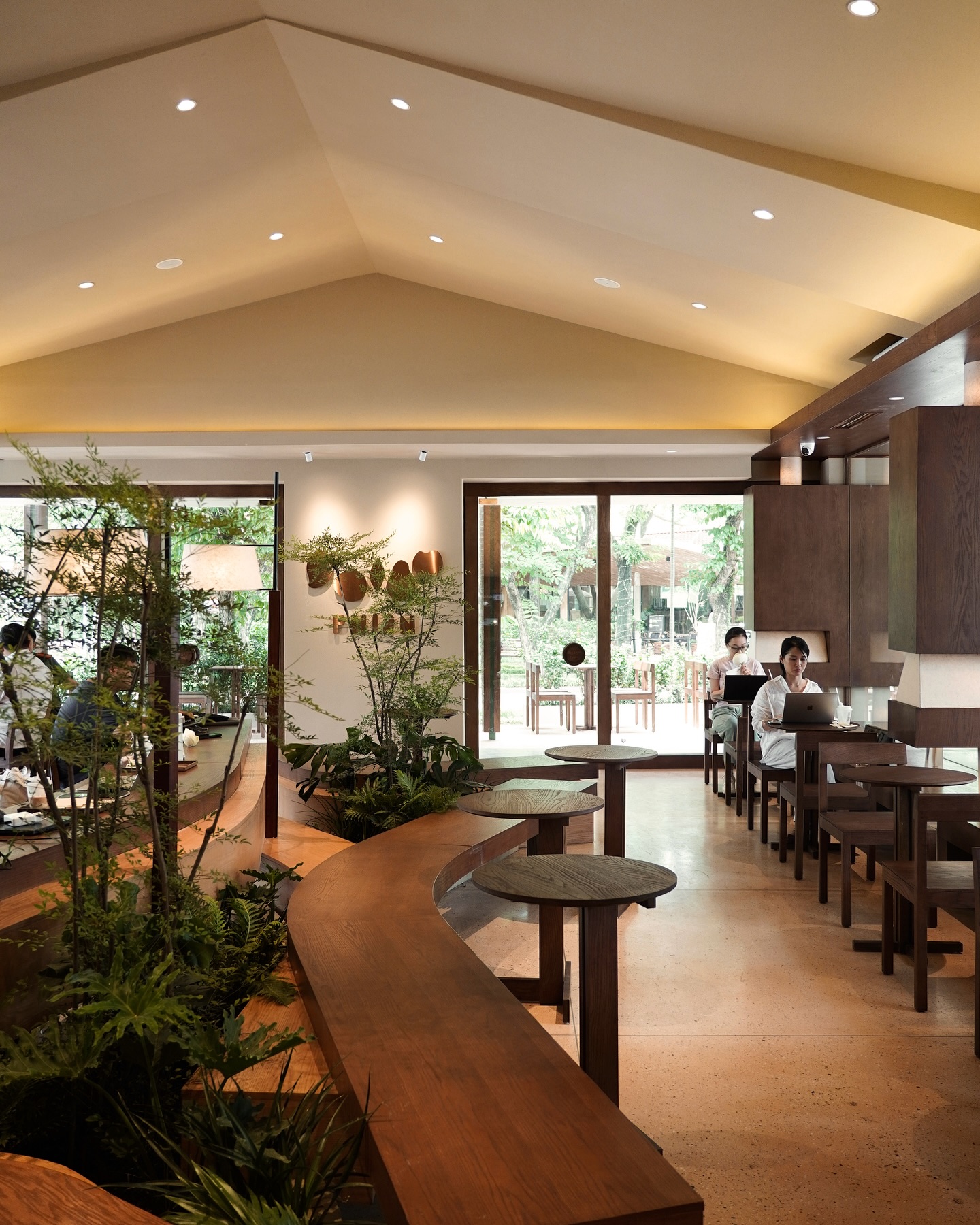 3 quán cà phê nằm gọn trong khuôn viên Bảo tàng Hồ Chí Minh, giới trẻ Thủ đô thi nhau truyền tai- Ảnh 12.