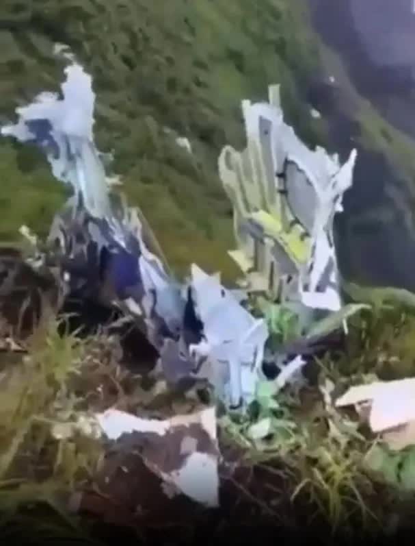 Cận cảnh hiện trường thương tâm vụ máy bay "mất tích" chưa có lời giải ở Indonesia- Ảnh 2.