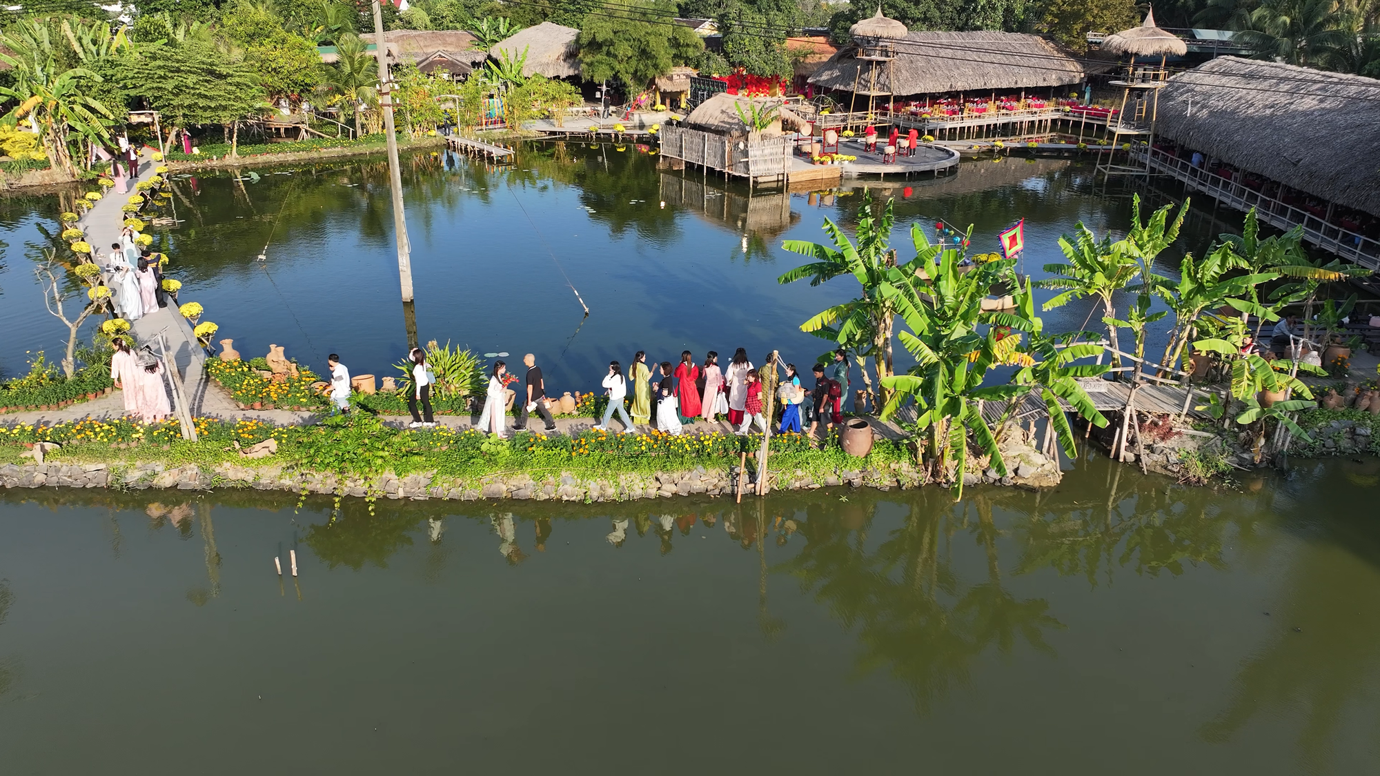 Kỳ tích hồi sinh một làng nghề 30.000 mét vuông ở Nha Trang sau lũ lịch sử và màn "comeback" dịp Tết - Ảnh 6.