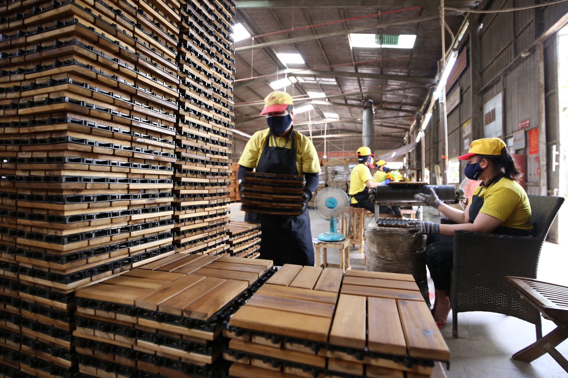 Bước ngoặt của doanh nghiệp gần hai thập kỷ gia công xuất khẩu gỗ vào Mỹ, Úc, châu Âu... - Ảnh 3.