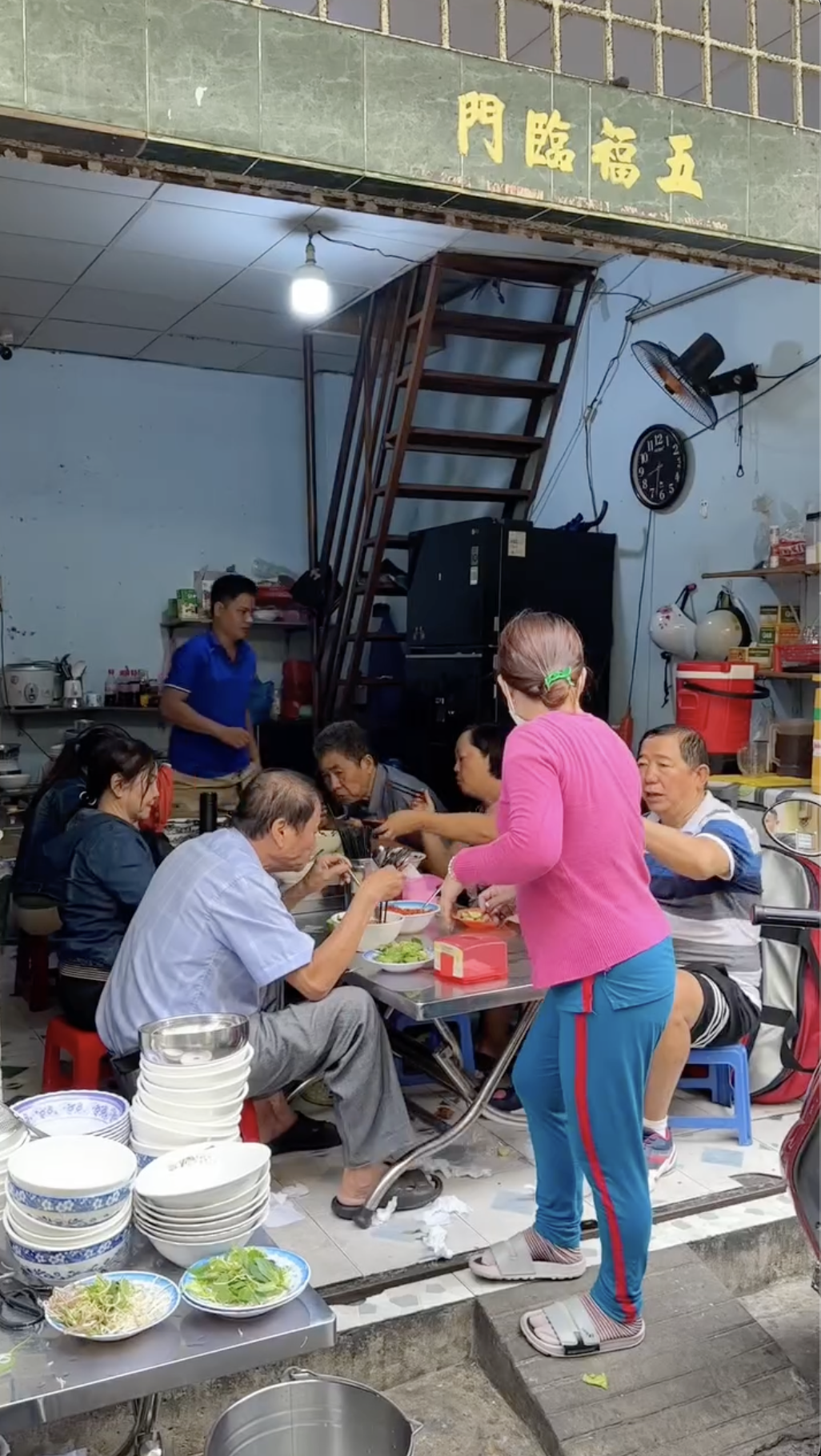 Những quán núp hẻm “gia trưởng” nhất TPHCM, đi sai ngày thì có tiền cũng không bán- Ảnh 5.