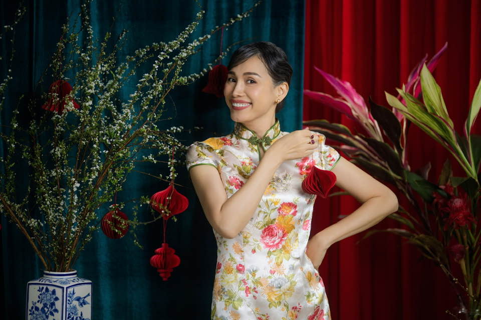 Hoa hậu tuổi 50 nổi tiếng tóc bạc đầy đầu vẫn chứng minh mình trẻ lâu đẳng cấp qua làn da già chậm: 2 bí quyết được tiết lộ- Ảnh 7.